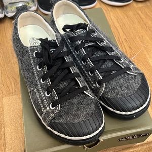 Keen Elsa Sneaker.  Like new.  Size 8